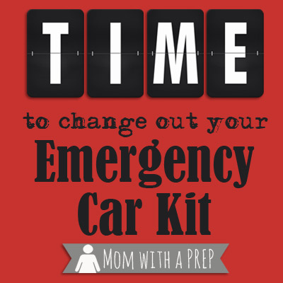 It's time to change out your emergency car kit!! Refresh those supplies, switch out seasonal gear, and make sure you have all you need! /// Mom with a PREP