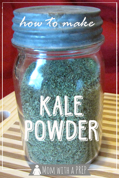 How to Make and Use Kale Powder by Mom with a Prep {blog} - this stuff is awesome to store to use for smoothies and put in sauces and sprinkle over foods the way you do parsley or to put into meatloaf or salads and more! #foodstorage #kale