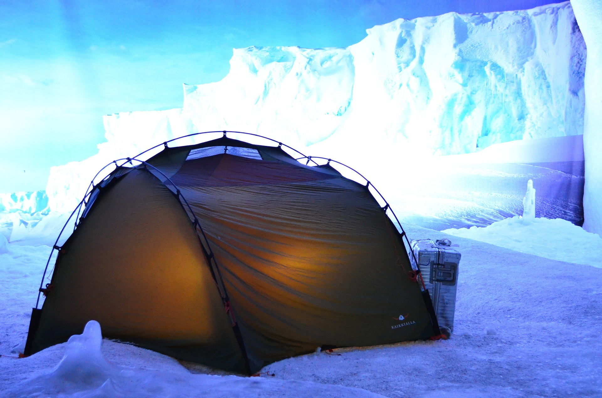 best survival Tent at the middle of ice bergs