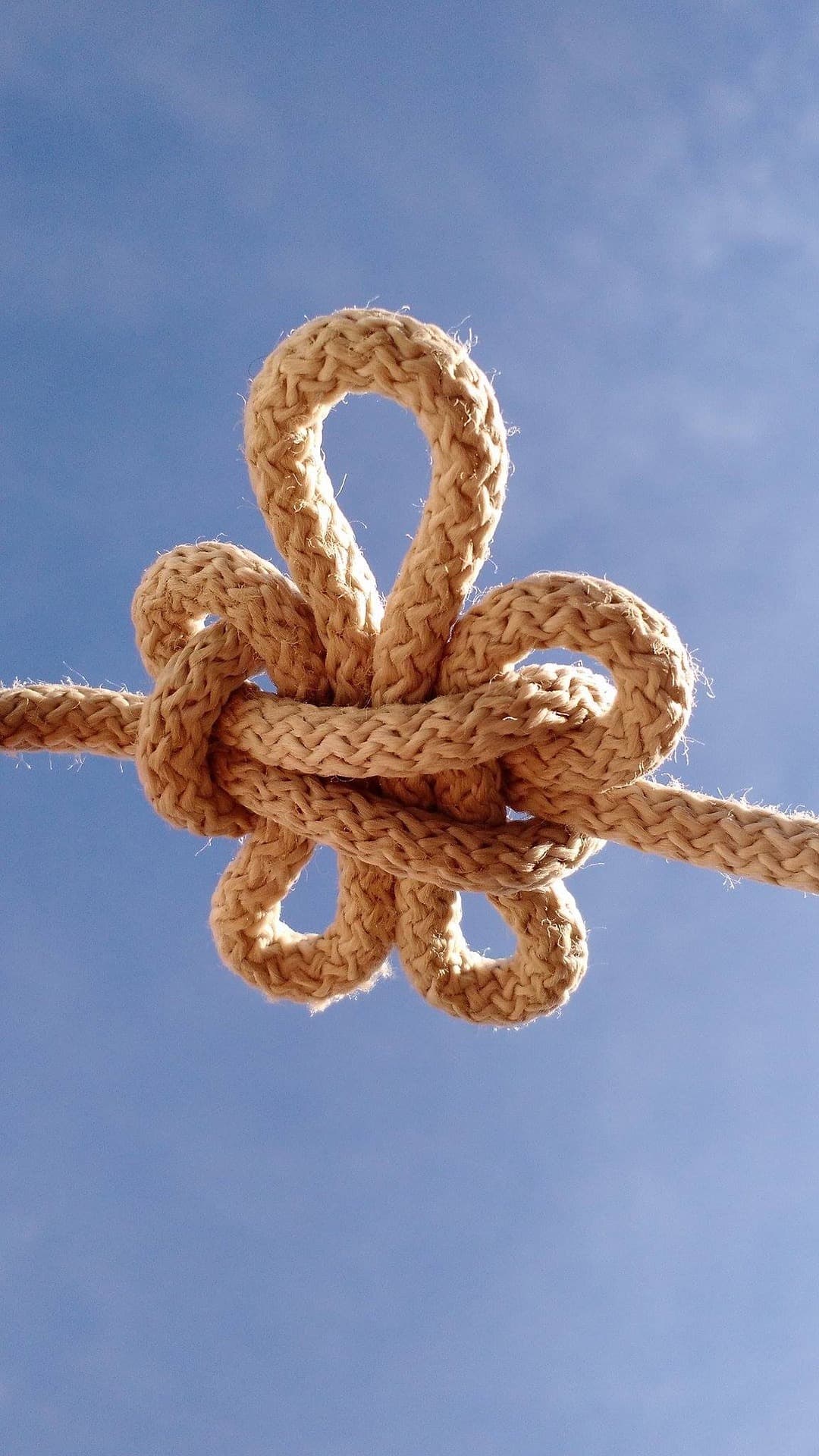 Flower style paracord knot