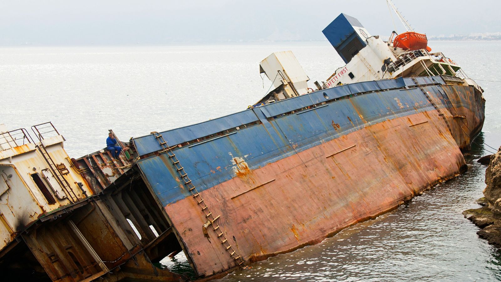 sunk boat in turkey