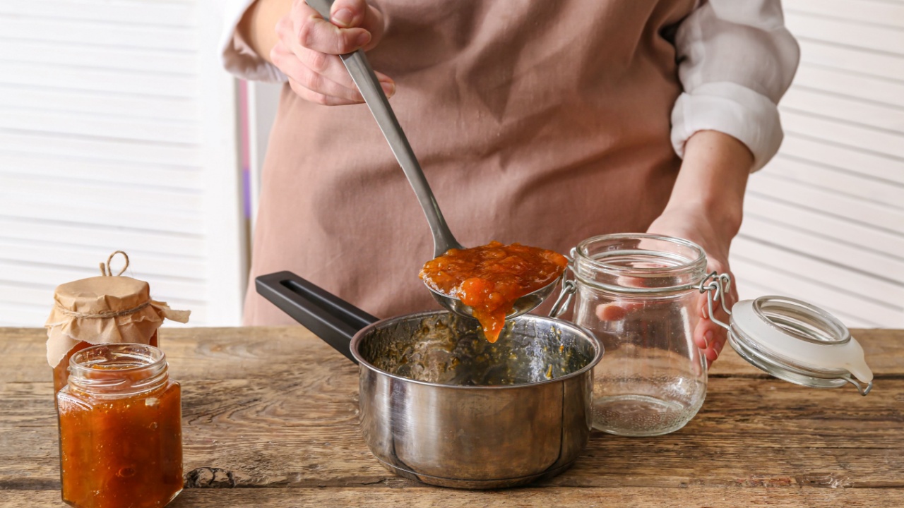 woman making jam to preserve