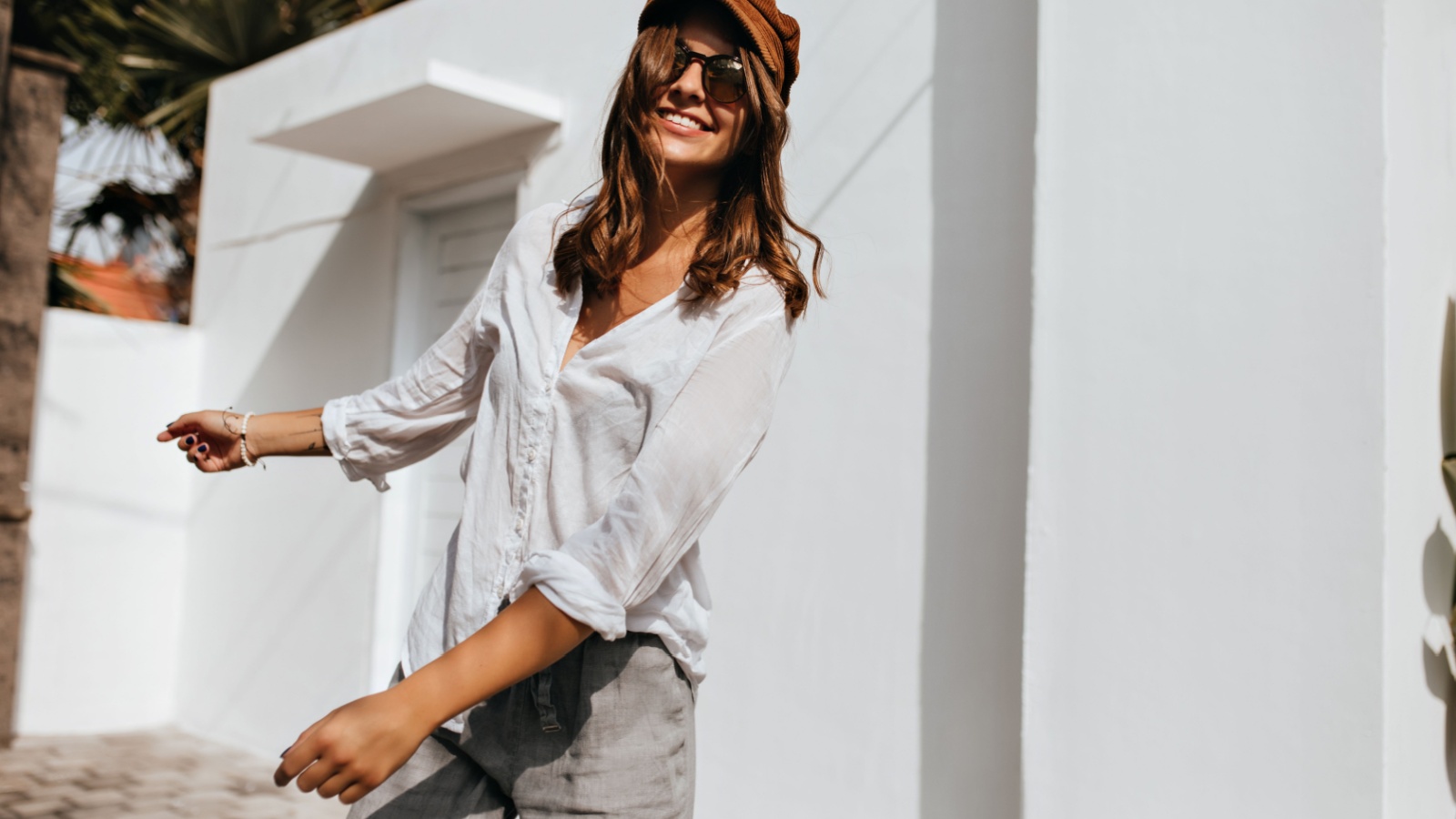 woman wearing a linen top