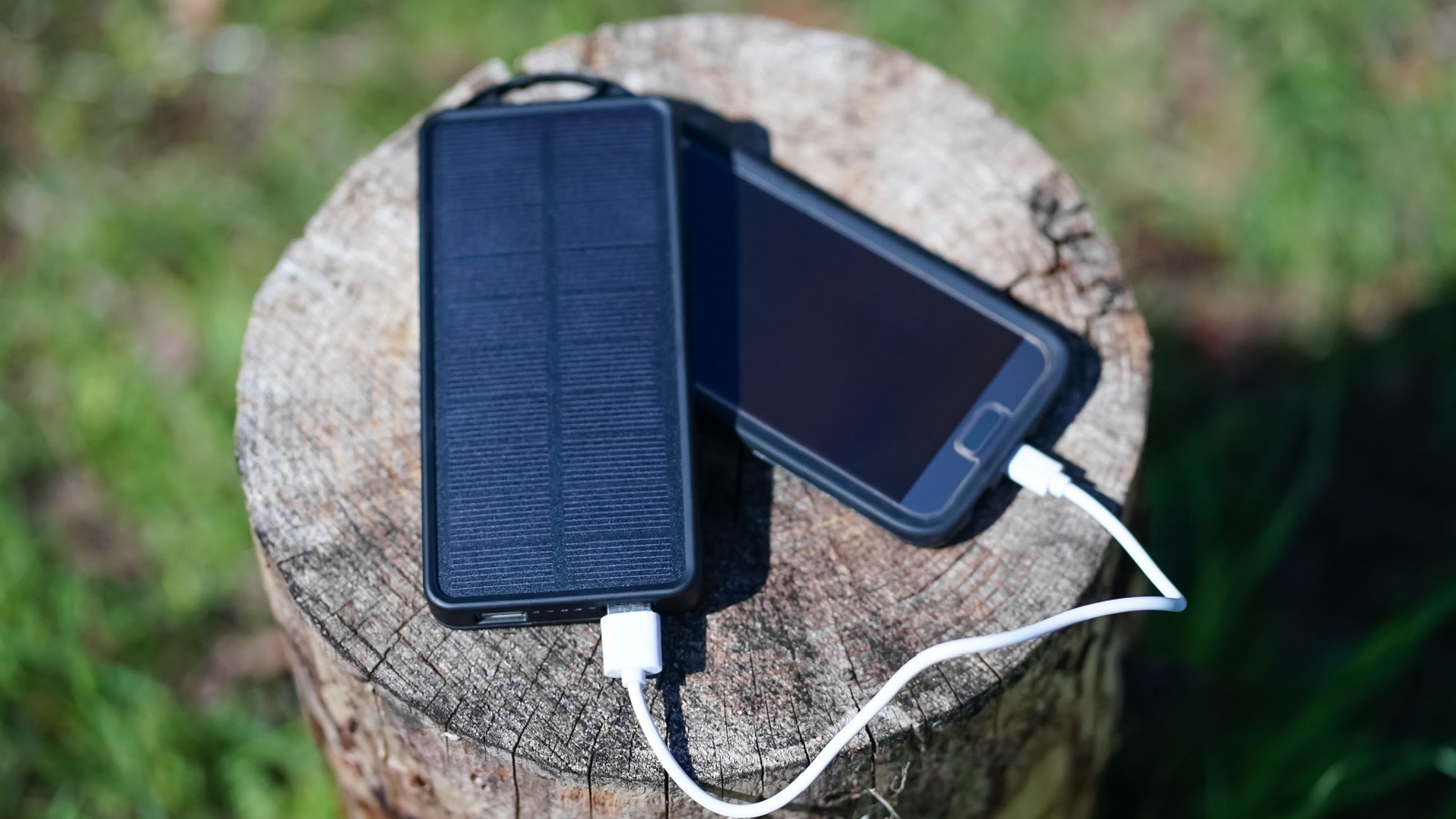 Solar power phone charger