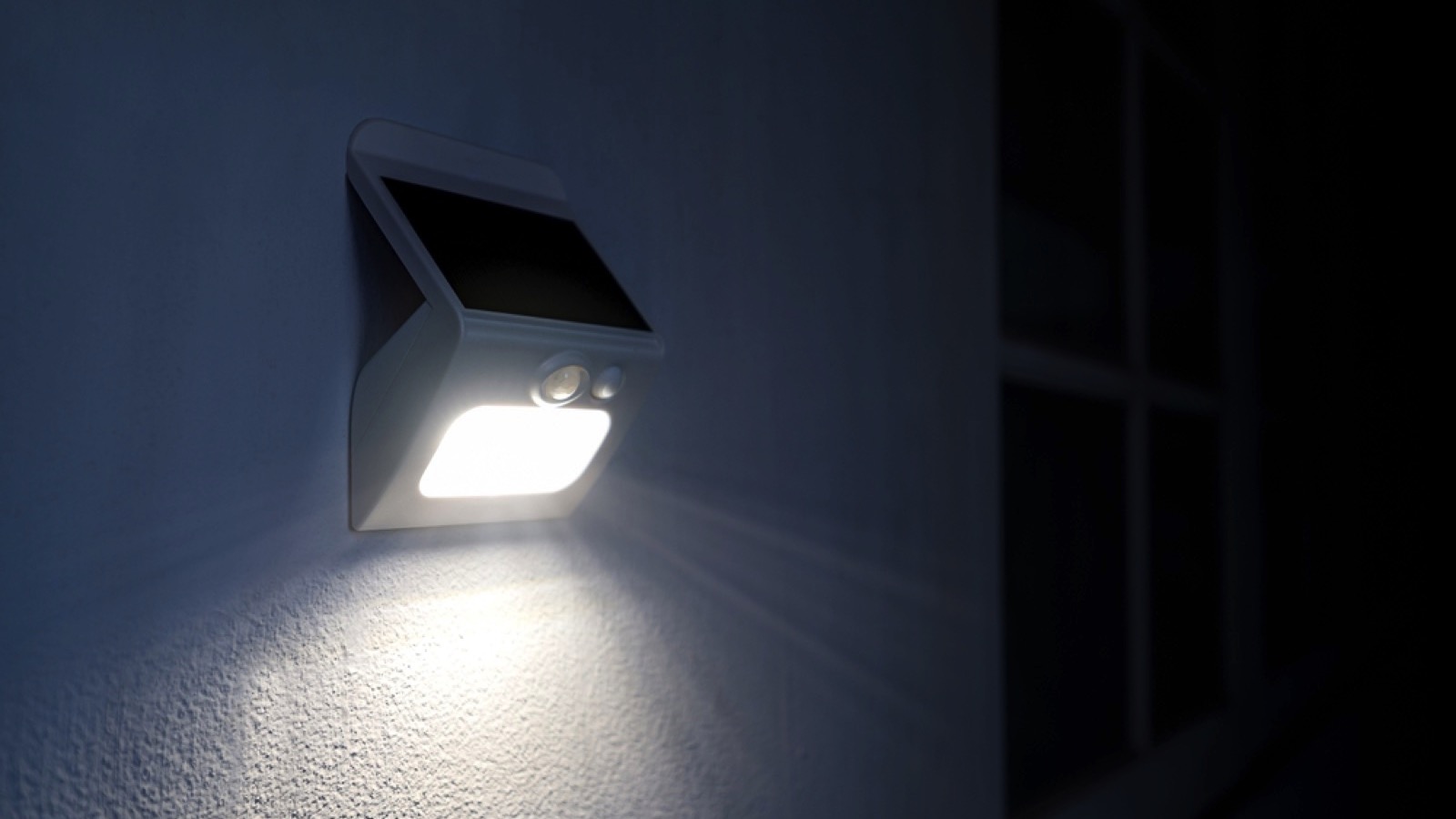 Small solar powered led light with motion sensor