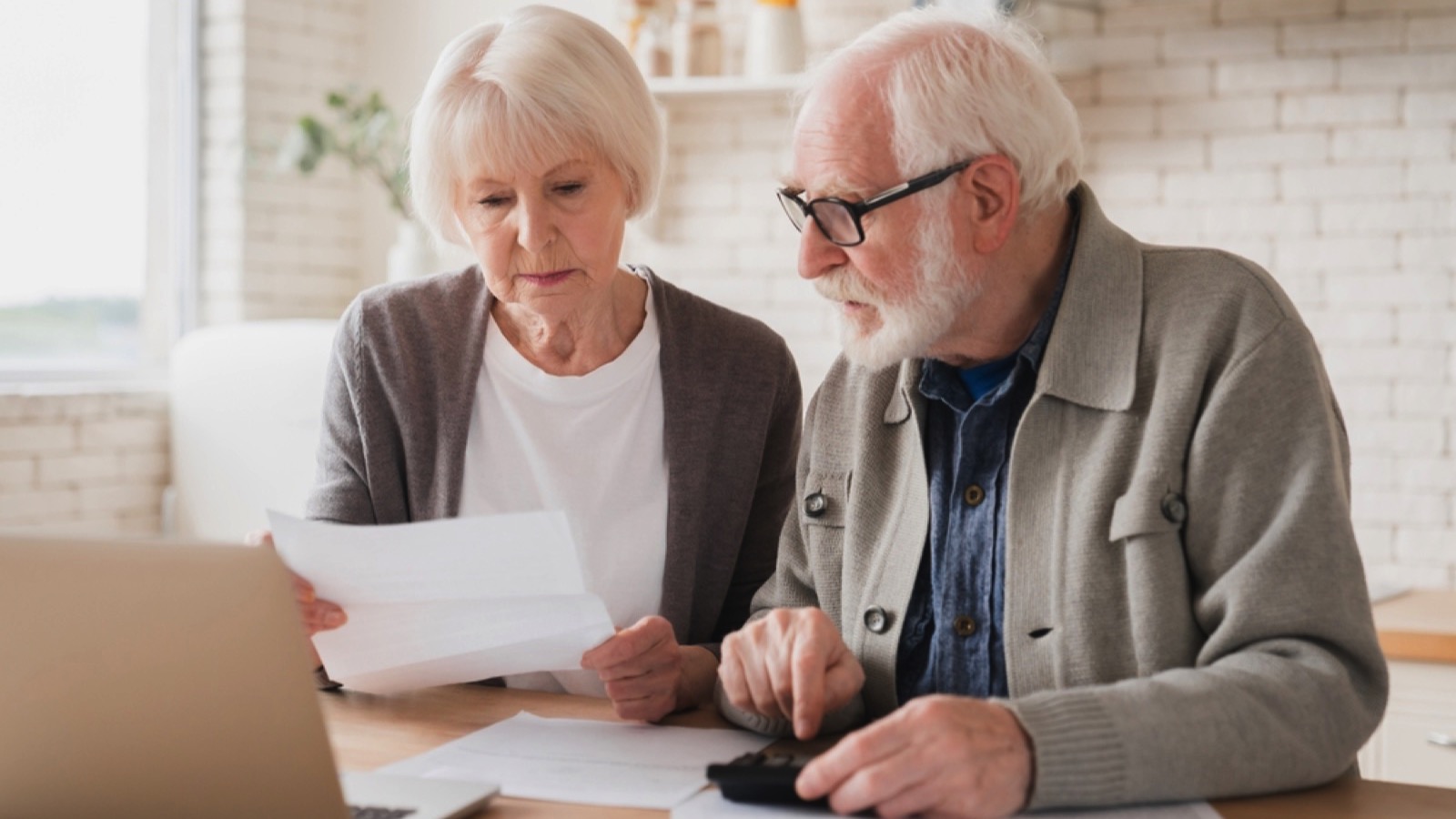 Old couple stressed seeing bills