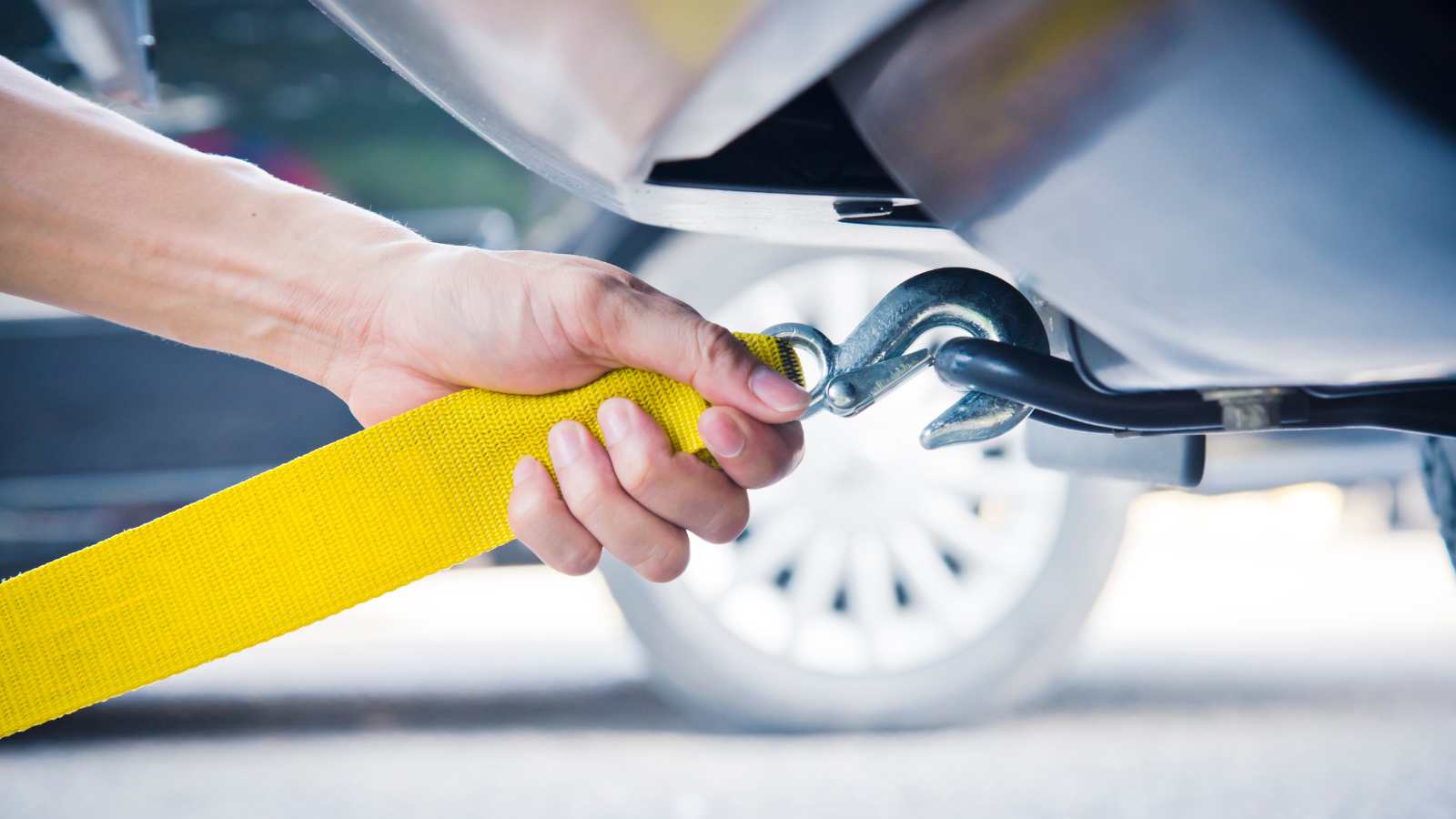 Hand towing car with towing rope