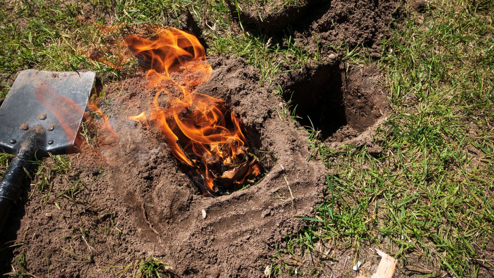 Dakota fire hole - bonfire in the earth